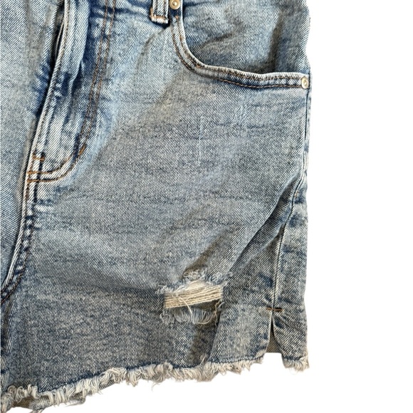 Celebrity Pink Juniors Acid Wash Distressed Blue Denim Shorts EUC Size 9/29 - Picture 4 of 14
